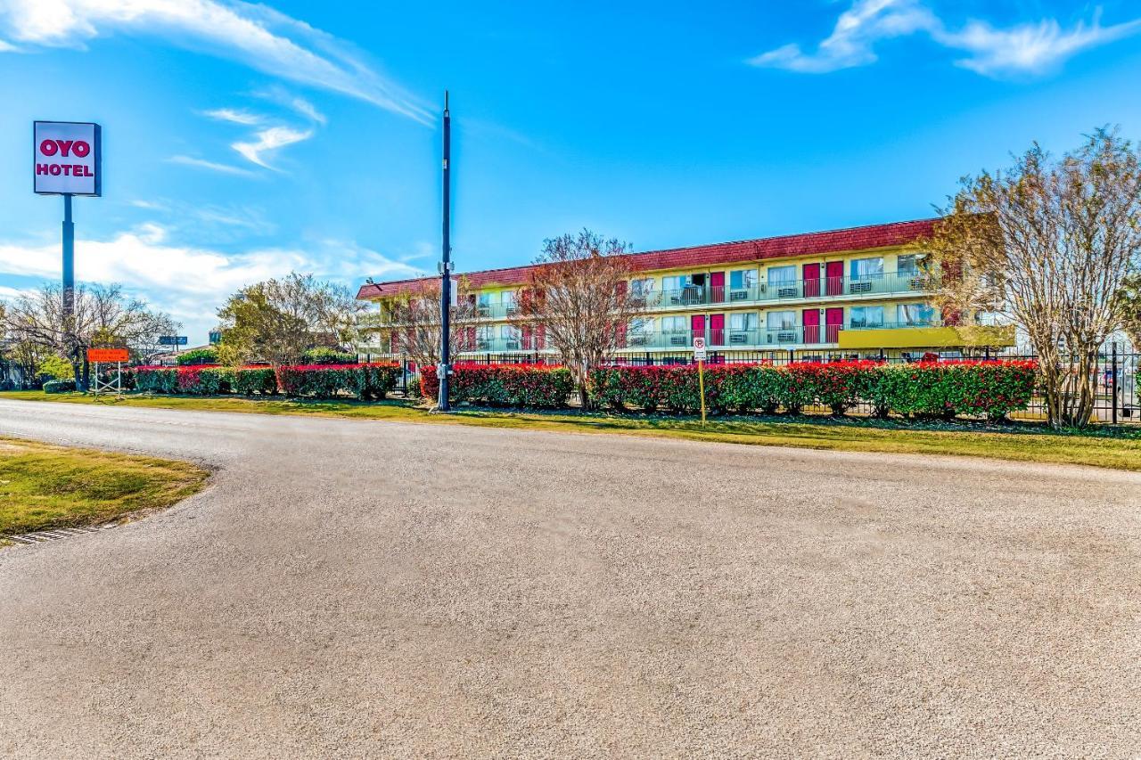 Oyo Hotel Houston Southwest I-69 Экстерьер фото
