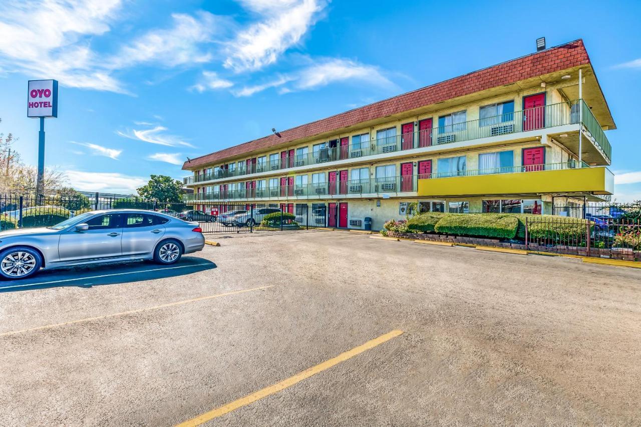 Oyo Hotel Houston Southwest I-69 Экстерьер фото